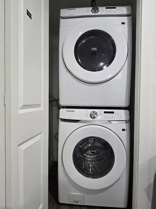 Cozy New 1 Bed Basement Suite Edmonton Holiday home